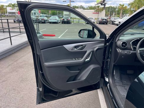 Used 2025 Chevrolet Blazer LT AWD/4WD image 24