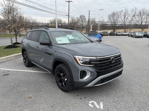 New 2026 Volkswagen Atlas Peak Edition AWD/4WD image 3