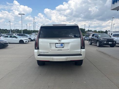 Used 2015 Cadillac Escalade Luxury AWD/4WD image 6