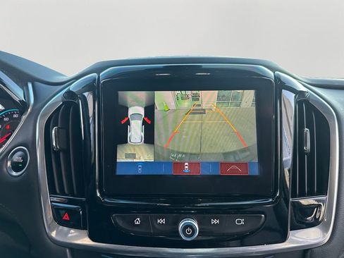 Used 2018 Chevrolet Traverse LT image 16