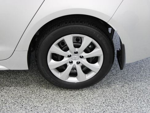 Used 2025 Toyota Corolla LE FWD image 10