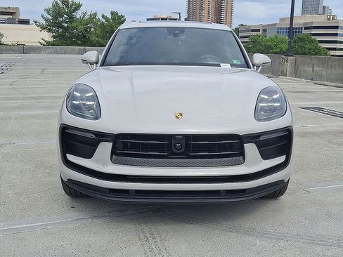 Used 2025 Porsche Macan image 6
