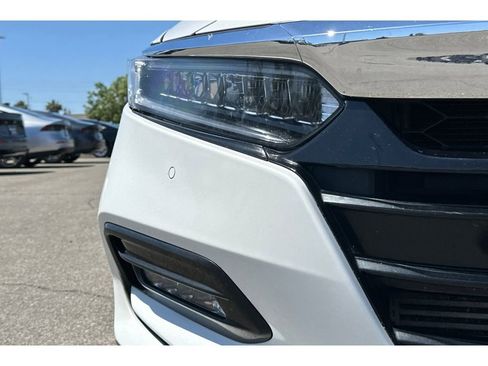 Used 2018 Honda Accord Touring image 14