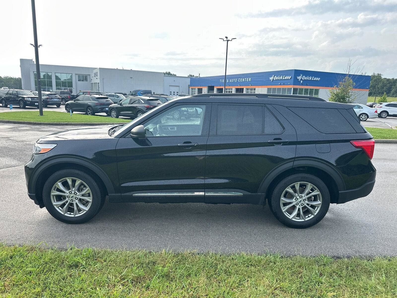 Used 2024 Ford Explorer XLT w/ Equipment Group 202A AWD/4WD image 11