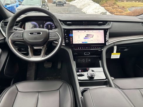 New 2026 Jeep Grand Cherokee Limited image 9