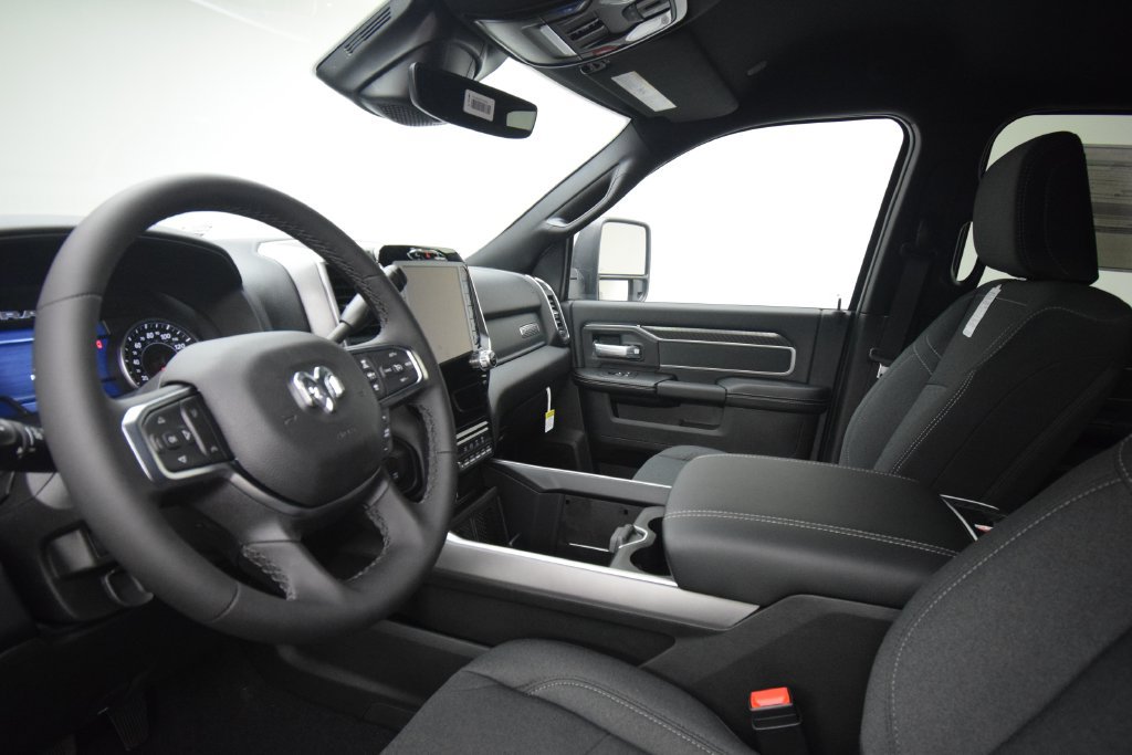 New 2026 RAM 3500 Big Horn AWD/4WD image 33