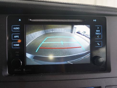 Used 2015 Toyota Sienna XLE FWD image 19