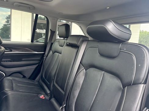 Used 2023 Jeep Grand Cherokee 4WD 4xe image 4