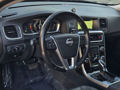 Used 2016 Volvo V60 T5 Cross Country w/ Convenience Package AWD/4WD image 11
