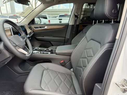 Used 2025 Volkswagen Atlas SE FWD image 23