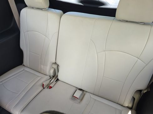 Used 2022 Buick Enclave Essence FWD image 20