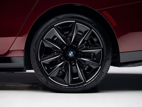 Used 2023 BMW i7 xDrive60 w/ Parking Assistance Package image 21