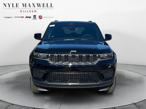 New 2025 Jeep Grand Cherokee Laredo image 18