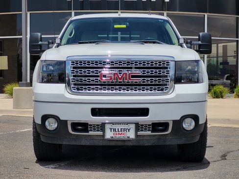 Used 2014 GMC Sierra 2500 Denali w/ Suspension Package, Off-Road AWD/4WD image 3
