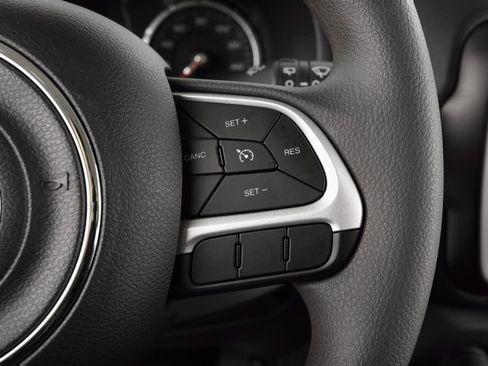 Certified 2023 Jeep Renegade Latitude image 24