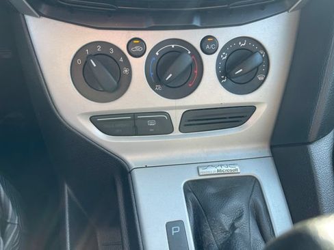 Used 2013 Ford Focus SE FWD image 22