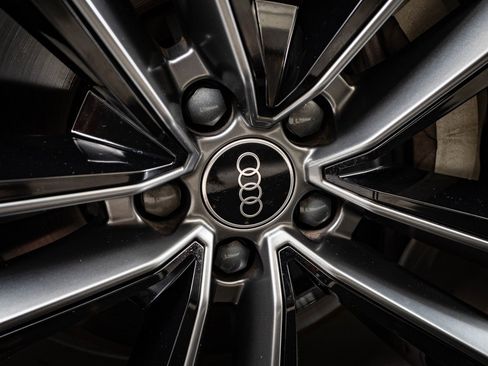 Certified 2025 Audi Q7 3.0T Premium Plus image 8