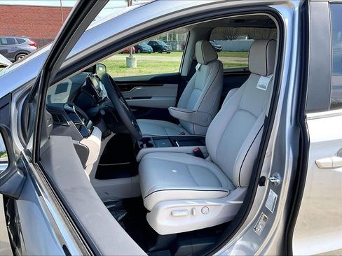New 2026 Honda Odyssey Touring image 10