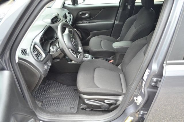 Used 2023 Jeep Renegade Latitude AWD/4WD image 17