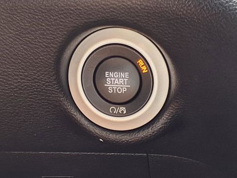 Used 2025 Chrysler Voyager LX FWD image 10