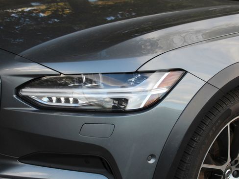 Used 2019 Volvo V90 T6 Cross Country w/ Advanced Package image 36