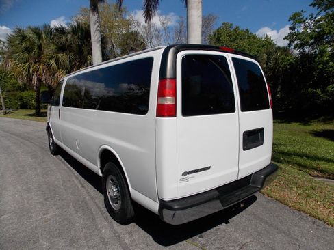 Used 2017 Chevrolet Express 3500 LT w/ LT Preferred Equipment Group image 7