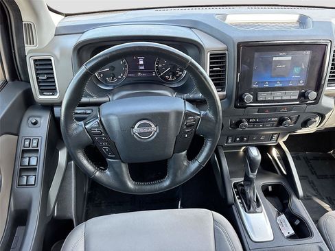 Used 2022 Nissan Frontier SV AWD/4WD image 21