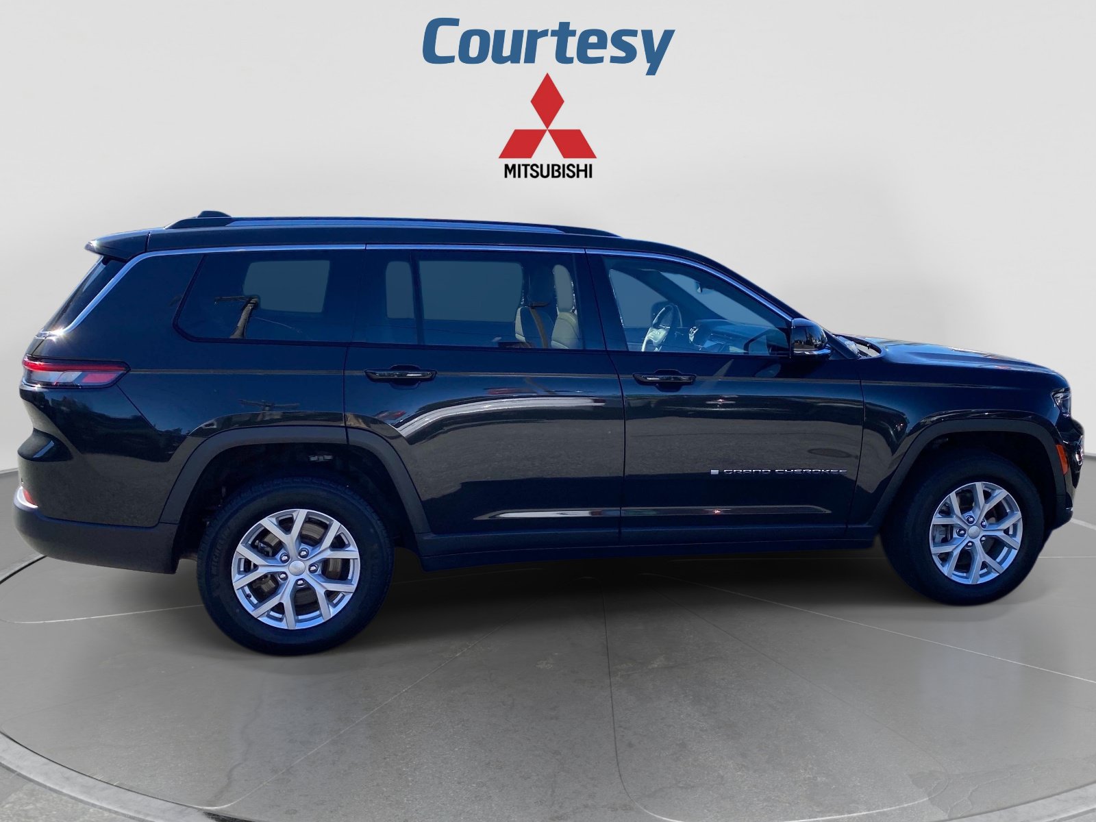 Used 2023 Jeep Grand Cherokee L Limited AWD/4WD image 8
