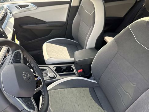 New 2025 Volkswagen Taos SE image 21