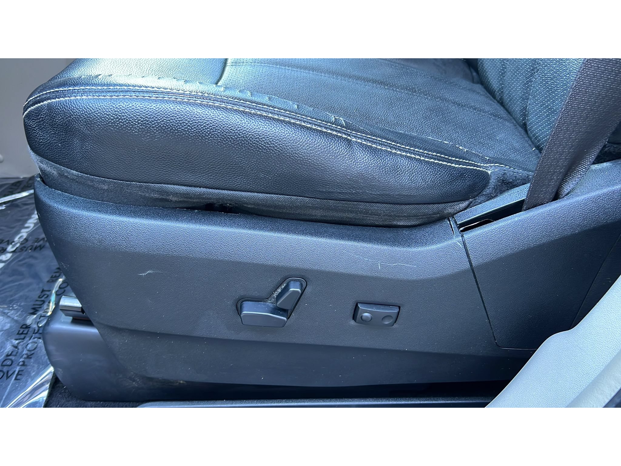 Used 2014 Chrysler Town & Country Touring-L w/ Driver Convenience Group FWD image 25