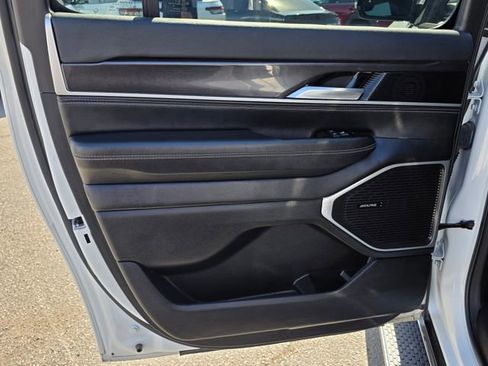 Used 2024 Jeep Wagoneer L 4WD image 25