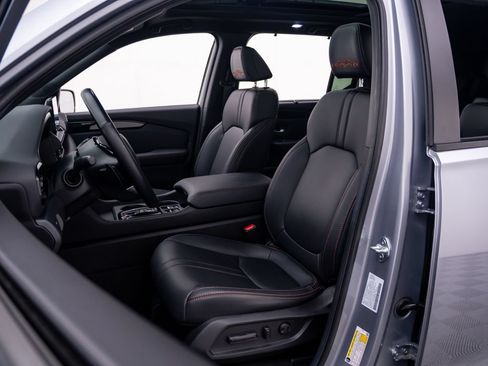 Certified 2025 Honda Pilot TrailSport image 15