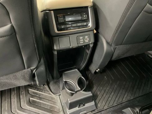 Used 2024 Subaru Ascent Limited w/ Technology Package AWD/4WD image 15