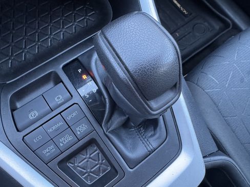 Certified 2022 Toyota RAV4 XLE image 29