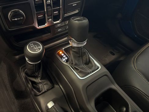 New 2025 Jeep Gladiator Sport image 19