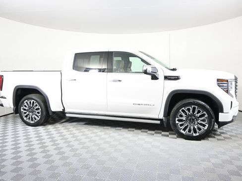 Used 2025 GMC Sierra 1500 Denali Ultimate AWD/4WD image 9