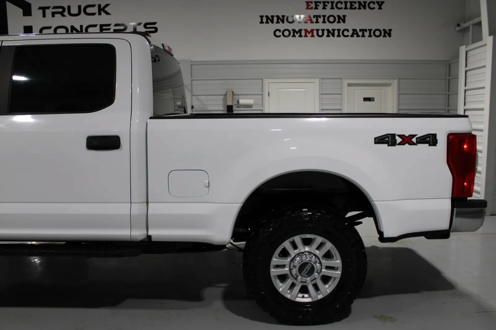 Used 2022 Ford F250 XL w/ Power Equipment Group AWD/4WD image 18