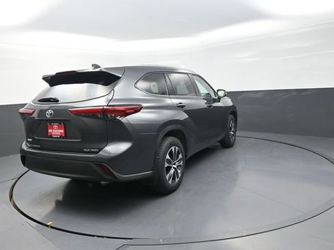 Used 2022 Toyota Highlander XLE image 64