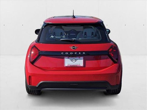 Used 2025 MINI Cooper 2-Door Hardtop image 8