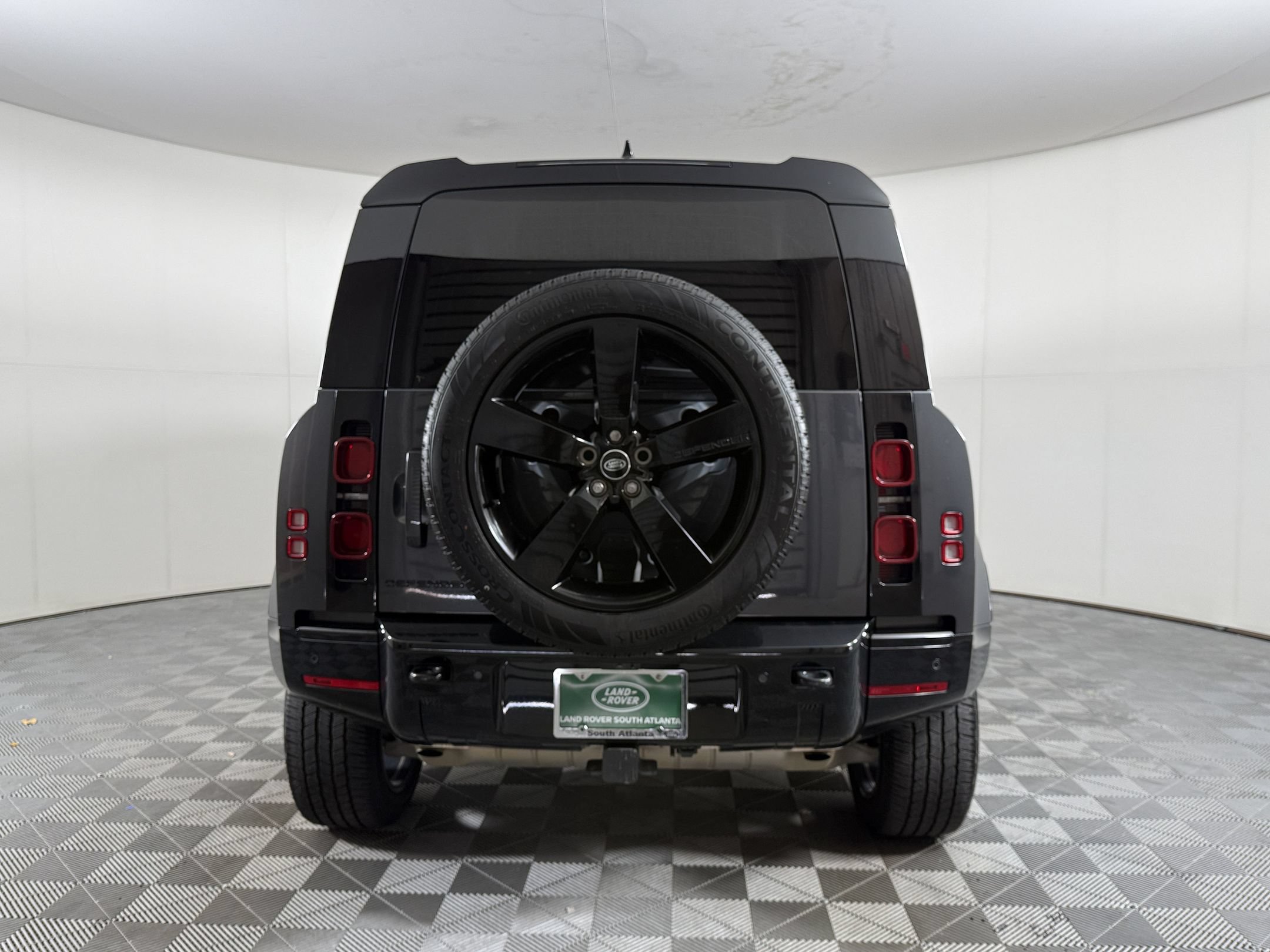 Used 2024 Land Rover Defender 110 X-Dynamic SE AWD/4WD image 10