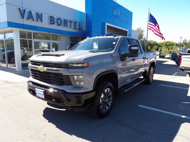 Used 2024 Chevrolet Silverado 2500 Custom w/ Custom Convenience Package AWD/4WD image 1