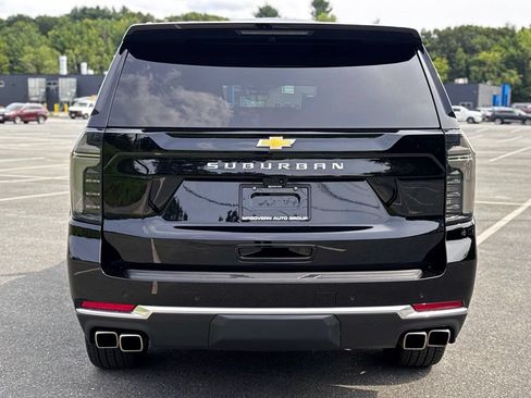 Used 2025 Chevrolet Suburban High Country AWD/4WD image 5
