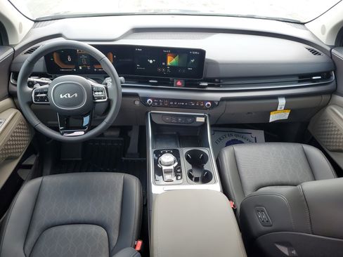 New 2025 Kia Carnival EX image 16