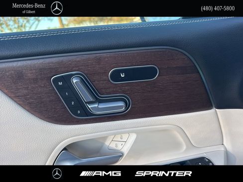 Used 2023 Mercedes-Benz GLB 250 image 12