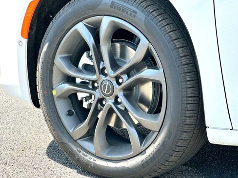 New 2026 Chrysler Pacifica Select image 11