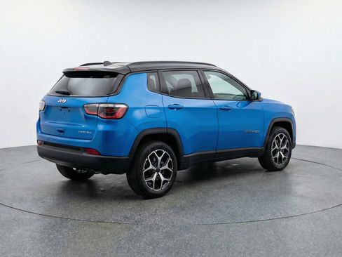 Used 2025 Jeep Compass Limited image 9