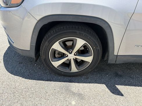 Used 2019 Jeep Cherokee Limited FWD image 6