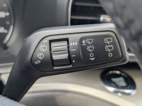 Used 2022 Ford Explorer XLT w/ Equipment Group 202A image 28