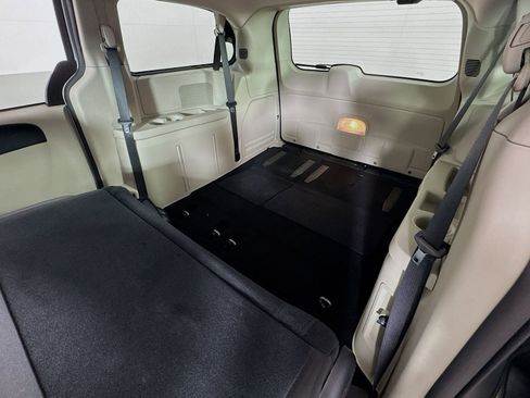 Used 2018 Dodge Grand Caravan SE w/ UConnect Hands-Free Group FWD image 21