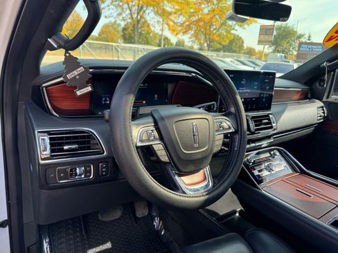 Used 2022 Lincoln Navigator Reserve image 16